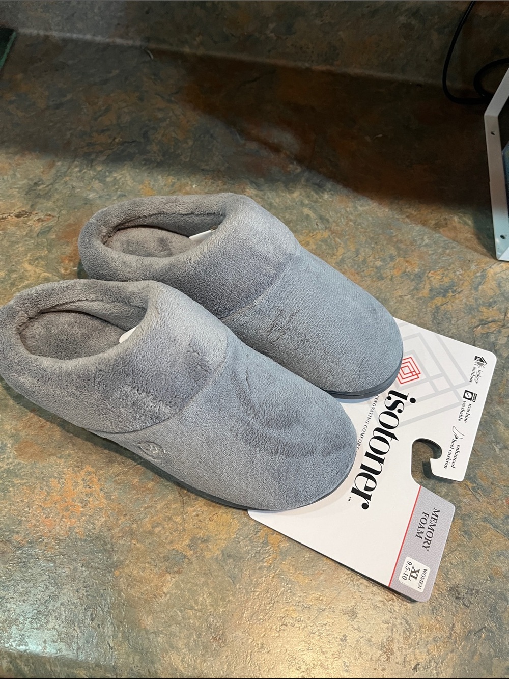 Isotoner memory foam XL 9.5-10 grey house shoes NWT 3010